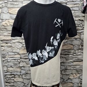 Disney Black and Cream Short Sleeve Tee with Striking Design